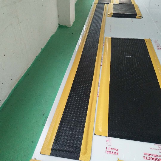 龙之净抗疲劳地垫，无味防疲劳垫 机械工位缓解疲劳垫，环保防疲劳脚垫，卡优无味防静电桌垫