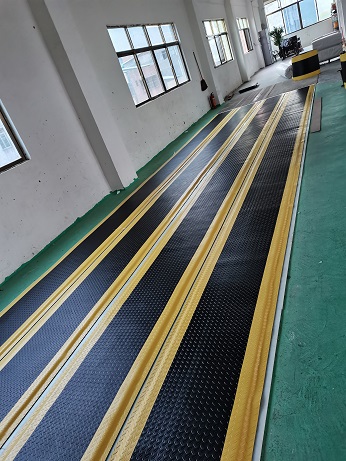 信息位防疲劳脚垫，电机防疲劳垫 新能源防疲劳脚垫，车间抗疲劳地垫，卡优环保防静电桌垫