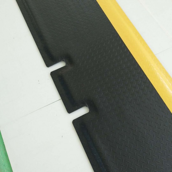 电源车间防疲劳垫，油车组装线防疲劳垫 发动机生产线防疲劳垫，耐用抗疲劳地垫，卡优环保防静电桌垫