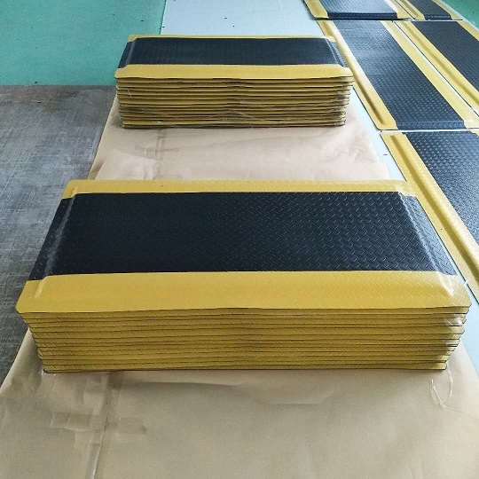 汽车防疲劳脚垫，卡优无味防静电防疲劳地垫 机器人装配车间防疲劳脚垫，龙之净环保防静电桌垫，卡优缓解疲劳地垫