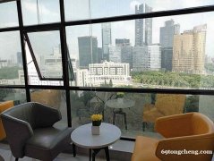 小面积办公室精装修 桌椅空调宽带都有 市中心地段好 拎包办公