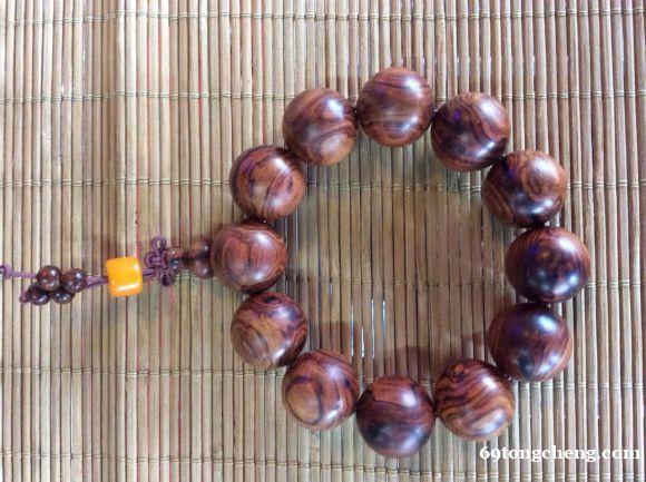 正宗海南黄花梨手串工艺品厂家批发【极力推荐】 正宗海南黄花梨手串工艺品厂家批发【极力推荐】