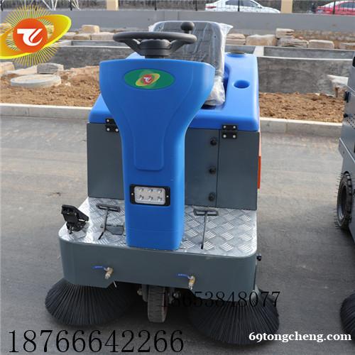 校园使用腾阳电动驾驶式扫地车的清洁效果 校园使用腾阳电动驾驶式扫地车的清洁效果