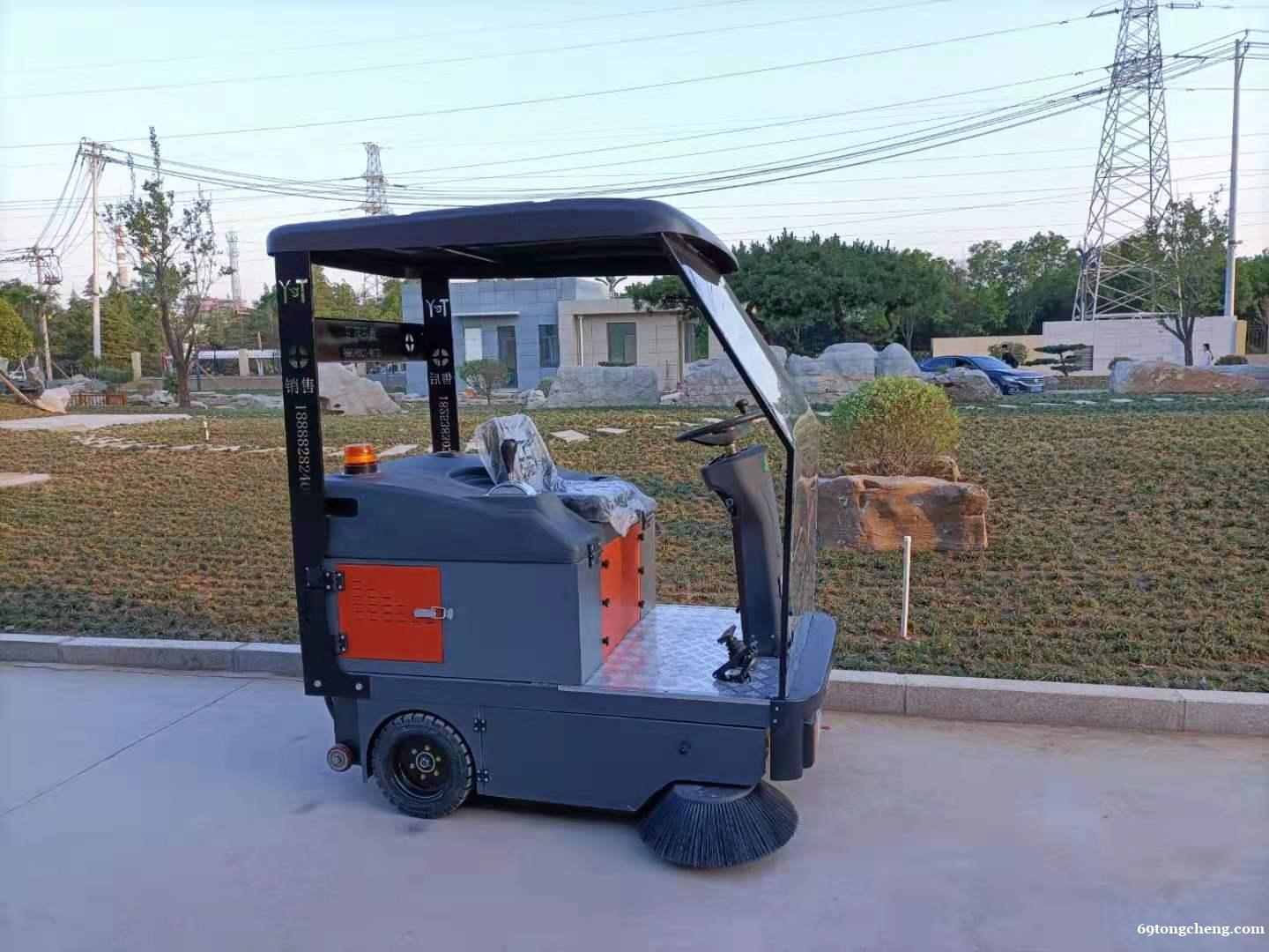 腾阳电动驾驶式扫地车的配置与产品特点 腾阳电动驾驶式扫地车的配置与产品特点