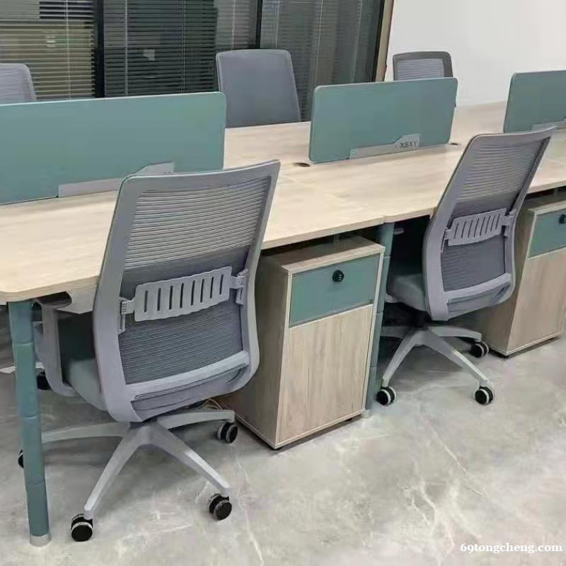 邢台厂家出售职员办公桌4人位组合桌椅公司带屏风工具桌 邢台厂家出售职员办公桌4人位组合桌椅公司带屏风工具桌