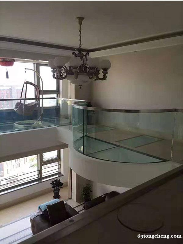 玻璃旋转扶手 室内楼梯护栏 金铜韵厂家定制 玻璃旋转扶手 室内楼梯护栏 金铜韵厂家定制