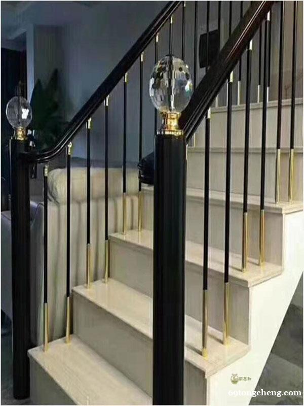 北京工厂定制极简风楼梯护栏 新中式风格室内铁艺扶手 北京工厂定制极简风楼梯护栏 新中式风格室内铁艺扶手