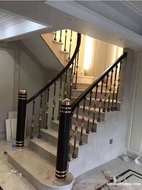 北京工厂定制极简风楼梯护栏 新中式风格室内铁艺扶手 北京工厂定制极简风楼梯护栏 新中式风格室内铁艺扶手