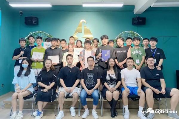 著名音乐人周振霆莅临现场, 艾唱歌手培训助力学员“狂飙” 著名音乐人周振霆莅临现场, 艾唱歌手培训助力学员“狂飙”