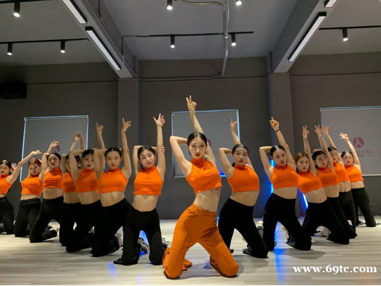 狠抓教学质量 ,艾爽舞蹈培训为学员提供科学指导方案 狠抓教学质量 ,艾爽舞蹈培训为学员提供科学指导方案