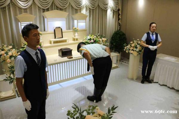 都江堰市殡葬礼仪、灵堂搭建布置、殡葬用品、鲜花、花圈、寿衣、骨灰盒 都江堰市殡葬礼仪、灵堂搭建布置、殡葬用品、鲜花、花圈、寿衣、骨灰盒