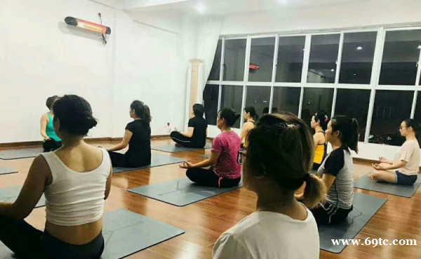 伟而特和瑜伽 伟而特和瑜伽