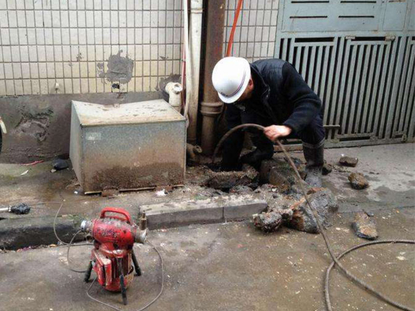 南通开发区工厂厕所管道疏通，室外窨井疏通清理，清理化粪池