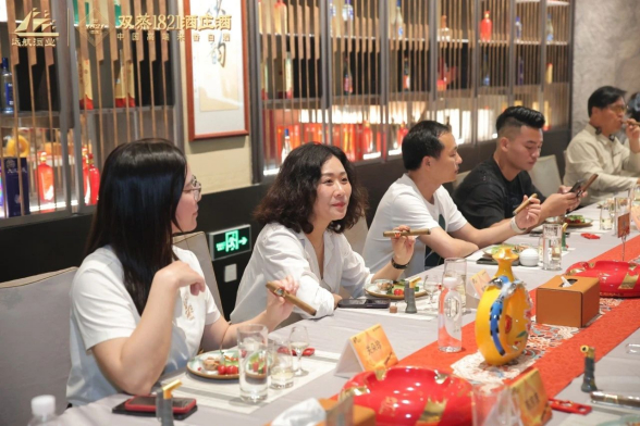 双蒸1821四季品鉴会,老酒与雪茄的美妙邂逅