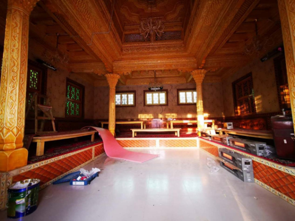 新疆茶室中的温暖守护者