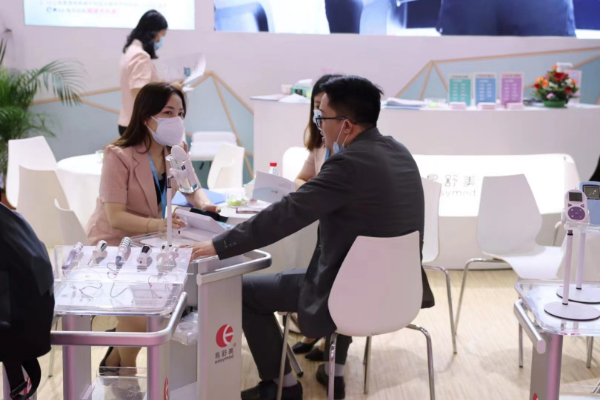 易舒美守护女性健康，美博会展会共筑健康交流平台