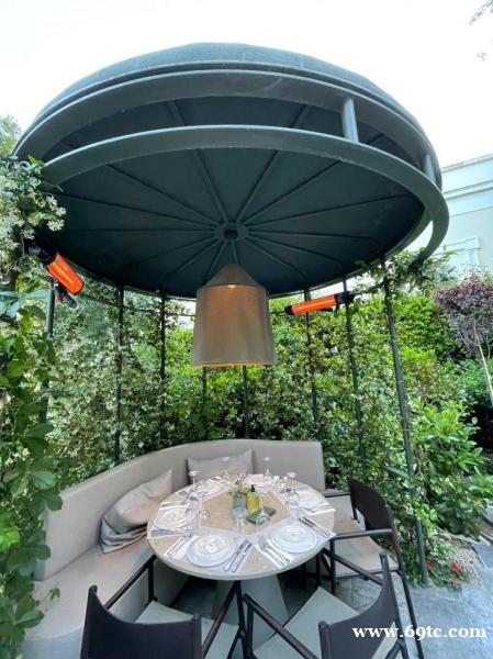 希腊户外餐厅的冬日奇迹:伟而特红外供暖带来的即刻温暖 希腊户外餐厅的冬日奇迹:伟而特红外供暖带来的即刻温暖