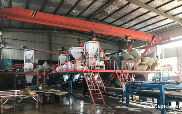 复合保温免拆外模板设备 复合保温免拆外模板设备