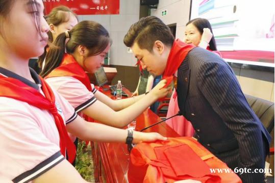 情暖童心,共筑中国梦——周文强爱心书籍捐赠活动完美落幕 情暖童心,共筑中国梦——周文强爱心书籍捐赠活动完美落幕