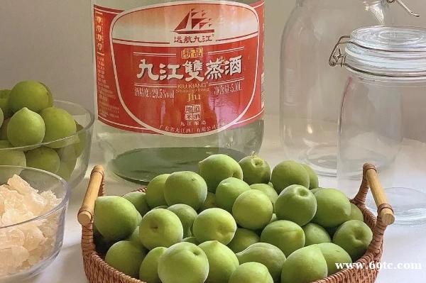青梅时节:九江双蒸浸泡酒的时光艺术 青梅时节:九江双蒸浸泡酒的时光艺术